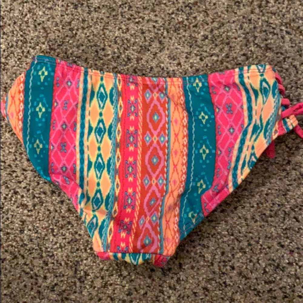 Bikini - Picture 4 of 4